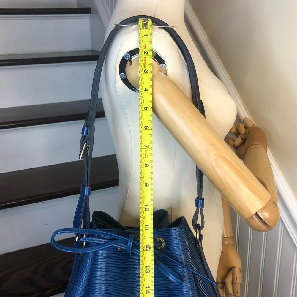 LOUIS VUITTON Epi Leather LV Noe GM Toledo Blue Drawstring Bucket Shoulder Bag